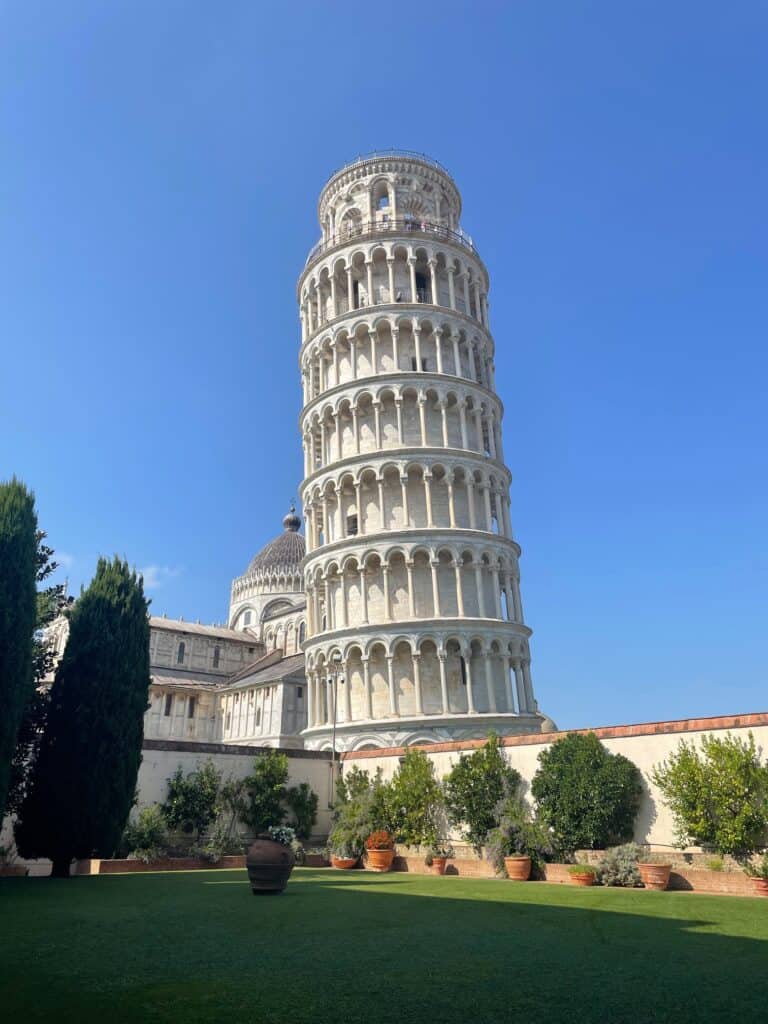 A view of the Leaning Tower of Pisa on a sunny day.